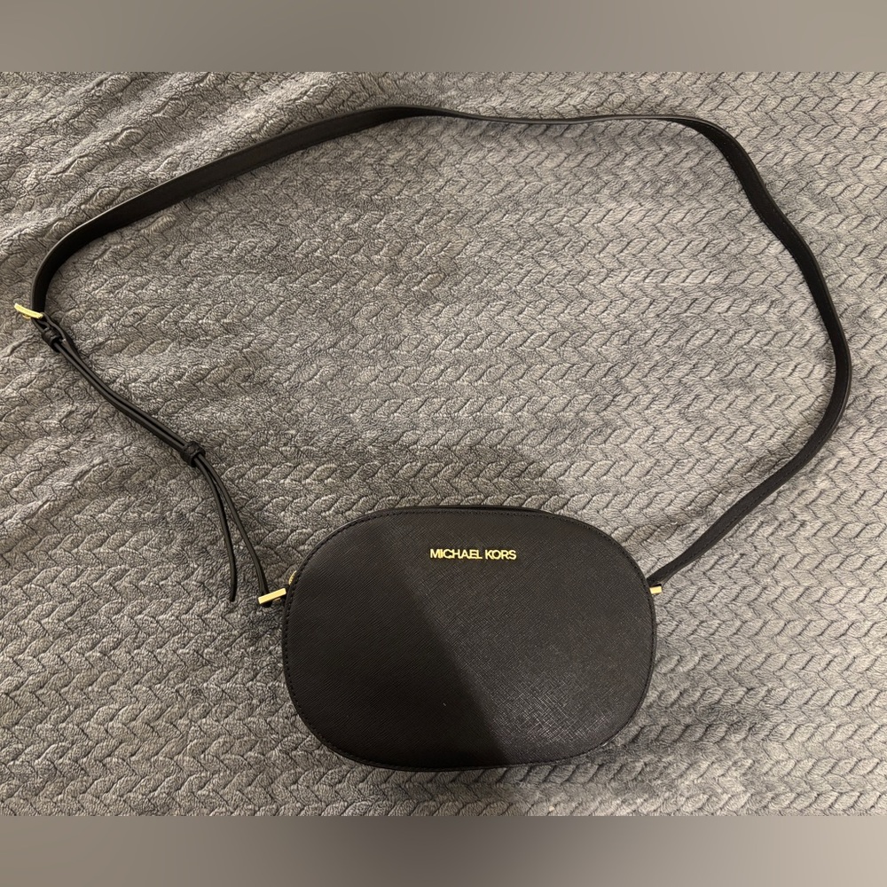 Michael Kors Jet Set Travel Medium Saffiano Leather Crossbody Bag